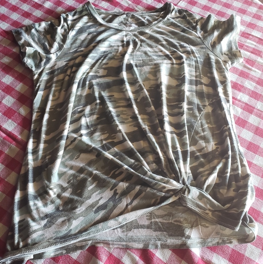 TBH camouflage short sleeve T shirt
